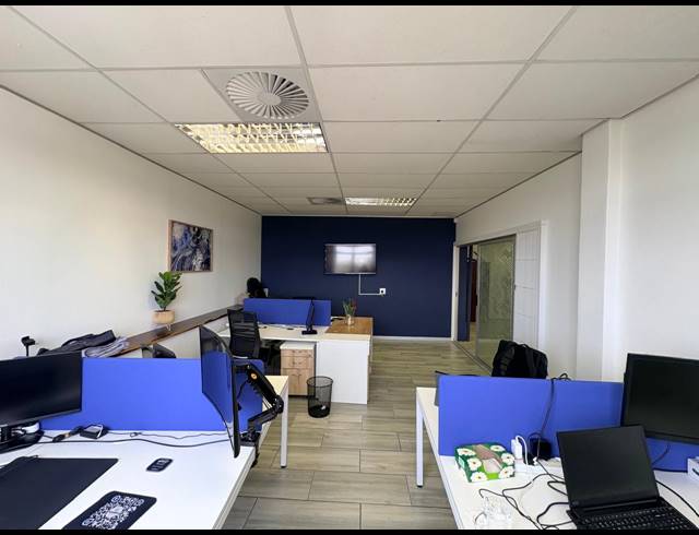 180M² OFFICE TO LET IN FOURWAYS